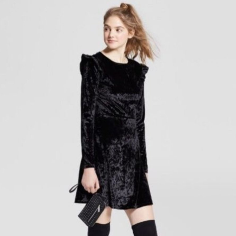 Mossimo crushed velvet long sleeved dress • small